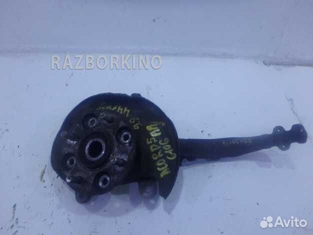 Кулак передний правый