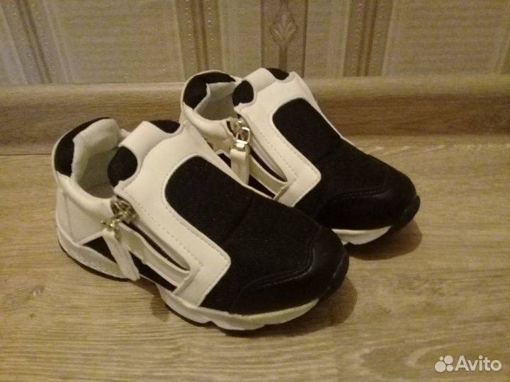 Кроссовки новые