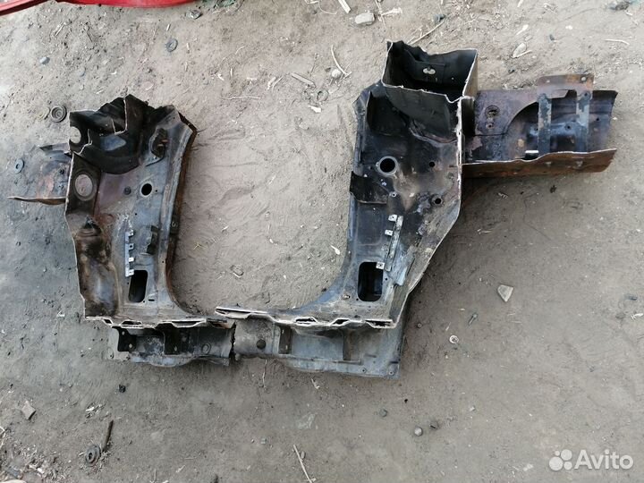 Стойка с коробом для Great Wall Hover 2005-2010