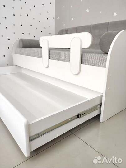 Детская кровать с мягким изголовьем