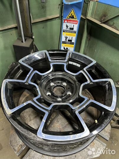 Диск Rolls Royce black badge r21 с повреждением