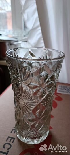 Стеклянная ваза