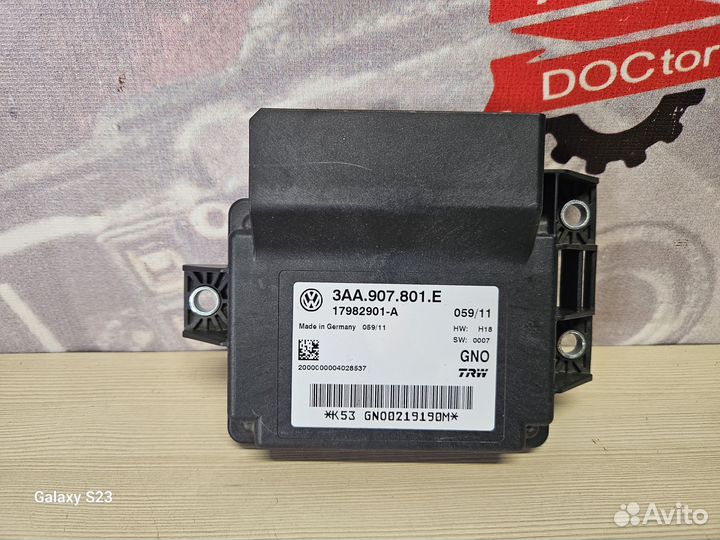 Блок электронного ручника Volkswagen Passat b7