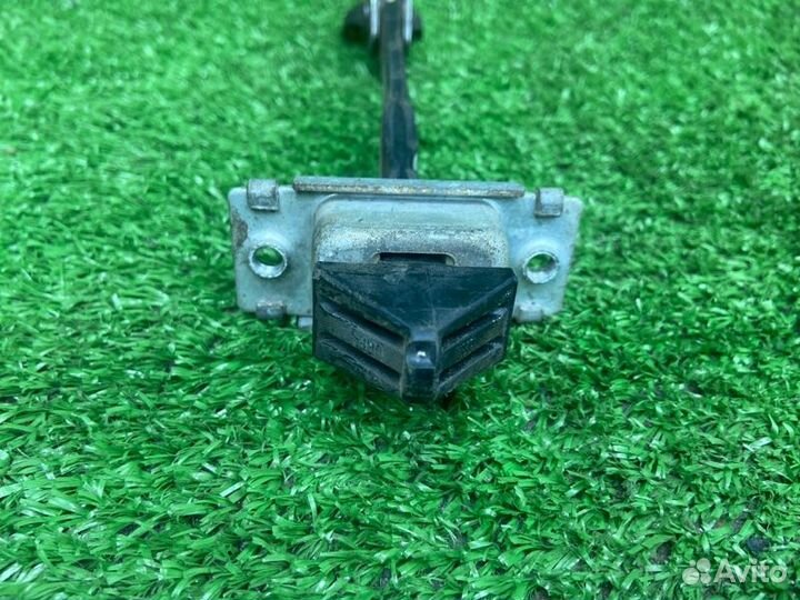 Ограничитель двери задний правый Mazda 3 BK