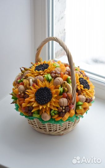 Корзина подарочная к празднику