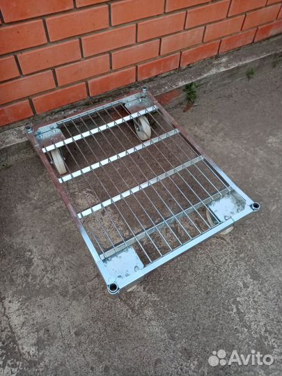 Полки стеллажи на колёсах