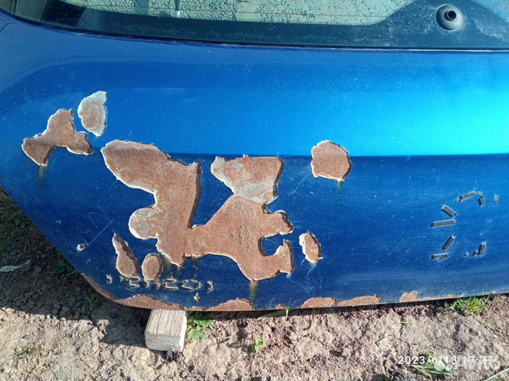 Крышка багажника peugeot 308