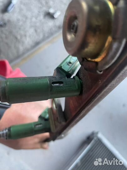 Рампа с форсунками Toyota 1zz-fe