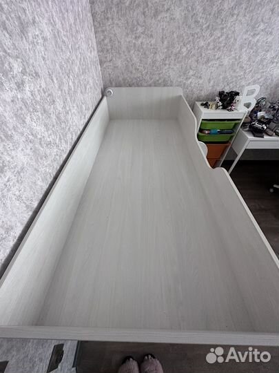 Детская кровать чердак со столом и шкафом