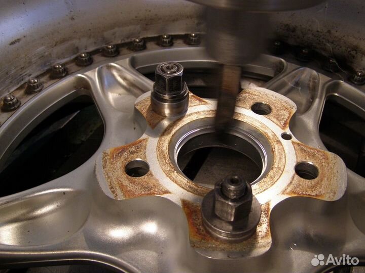 Расточка центрального отверстия колёсного диска