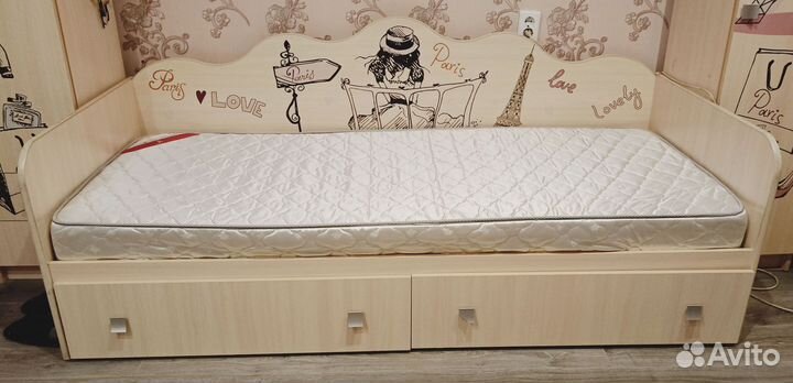 Кровать с матрасом