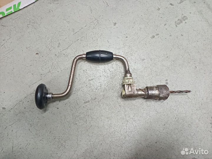 Ручная дрель коловорот