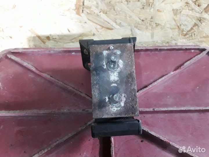 Кронштейн двигателя Iveco Daily 35S11 2.8 2002