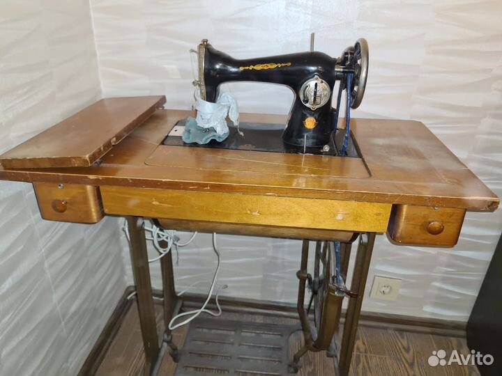 Швейная машинка Подольск. Ножная