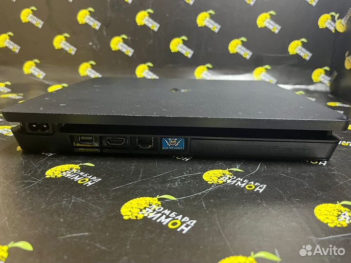 Sony PlayStation 4 500GB 2 геймпада