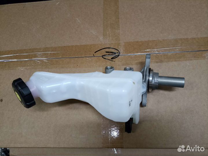 Главный тормозной цилиндр Kia Sorento 4