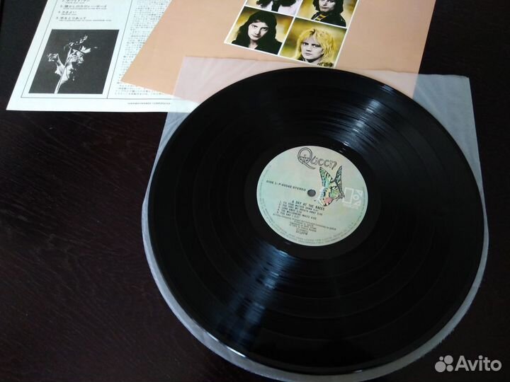 Queen - A Day AT The Races (1976) Japan N mint