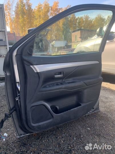 Дверь правая передняя и задняя Mitsubishi Outlande