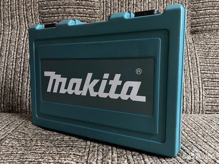 Перфоратор Makita HR2470