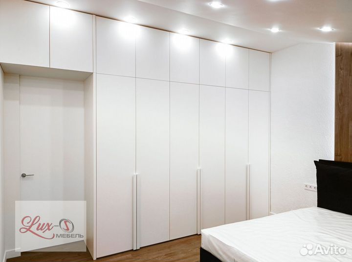 Шкаф купе распашной на заказ от фабрики