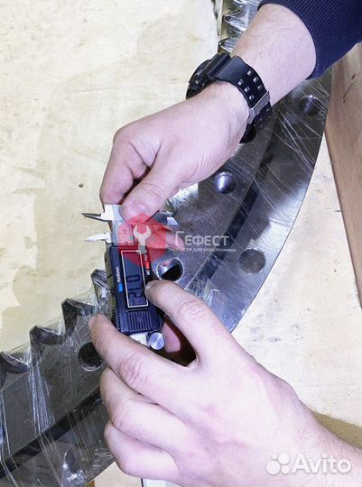 Опорно-поворотный круг Hitachi ZX80