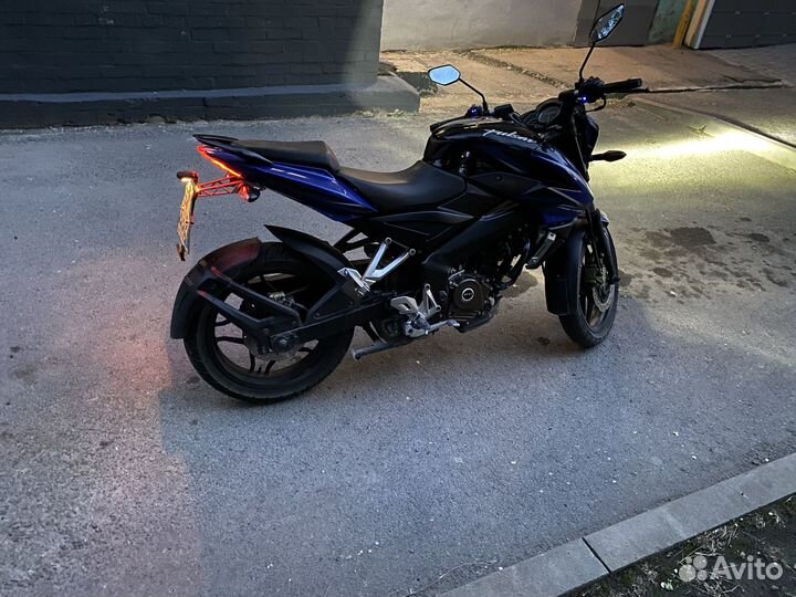 Bajaj pulsar 200 ns (дорожник)