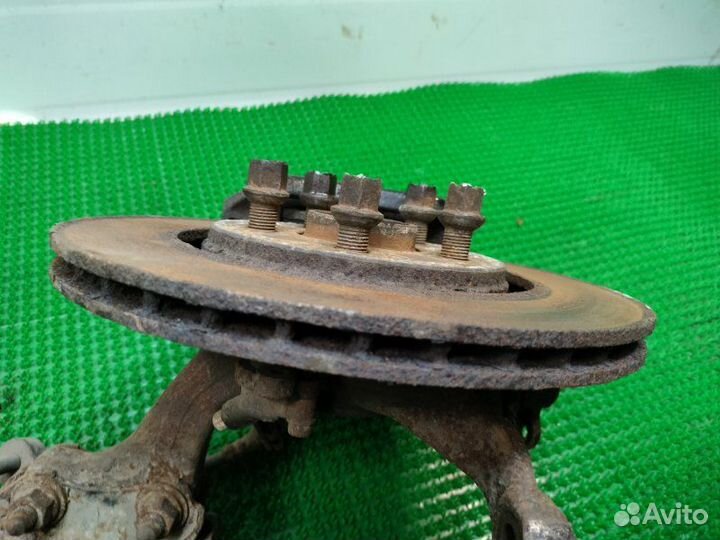 Кулак поворотный передний правый Volkswagen Passat