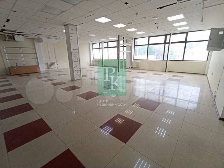 Помещение в Плазе у эскалатора