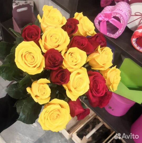 Букет из 19 роз Свежесть 50 см