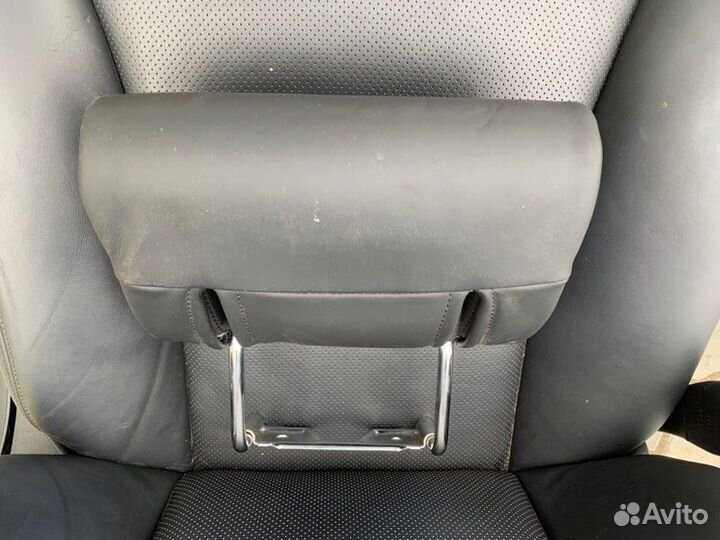 Подголовник зад. Lexus LS460