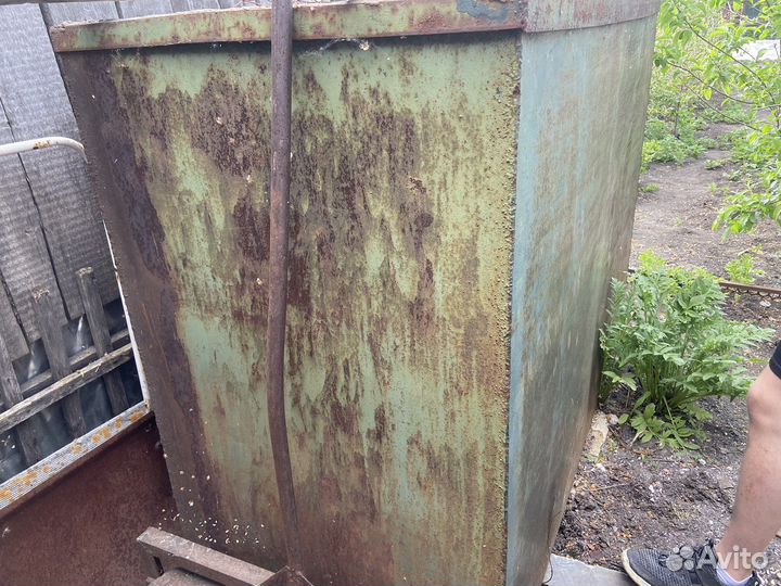 Железный бак