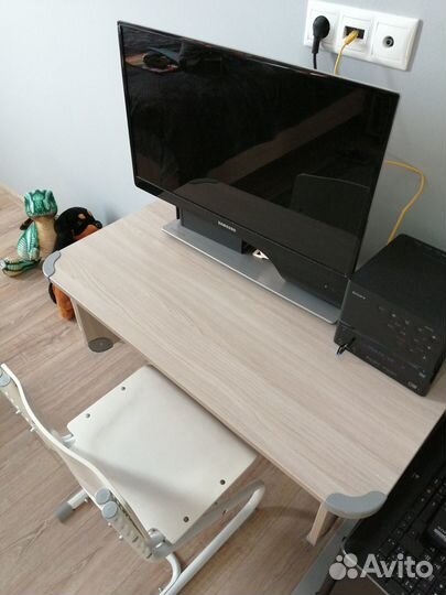 Школьная парта и стул