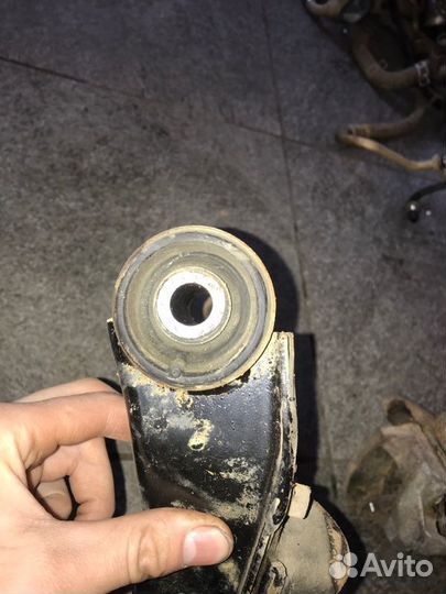 Рычаг передний левый верхний Mitsubichi L200 4N15