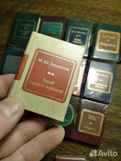 Коллекция из 18 миникниг