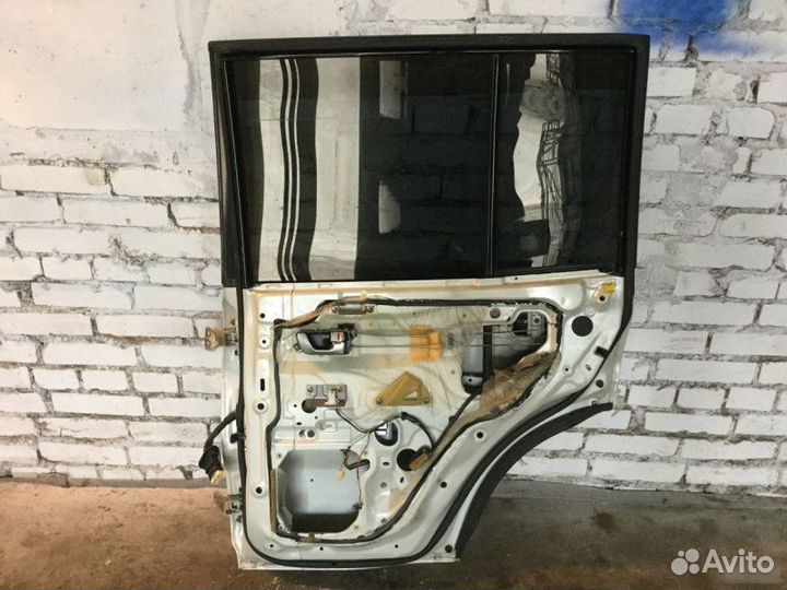 Дверь задняя правая Mitsubishi Pajero V6 2000-2006