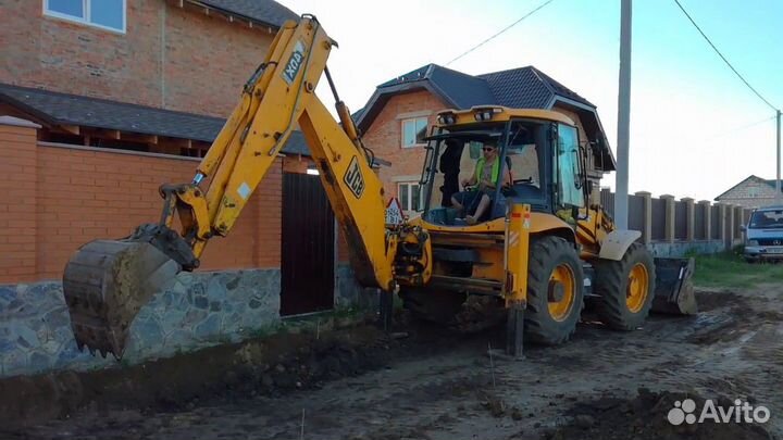 Экскаватор-погрузчик