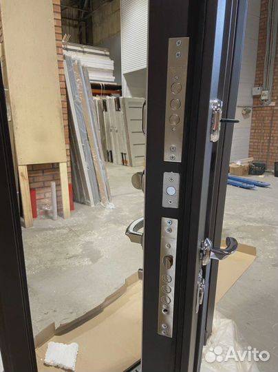 Дверь входная новая