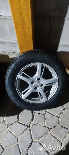 Michelin X-Ice North 4 185/65 R15