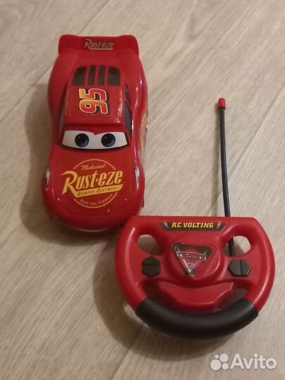 Детскач машина на пульте