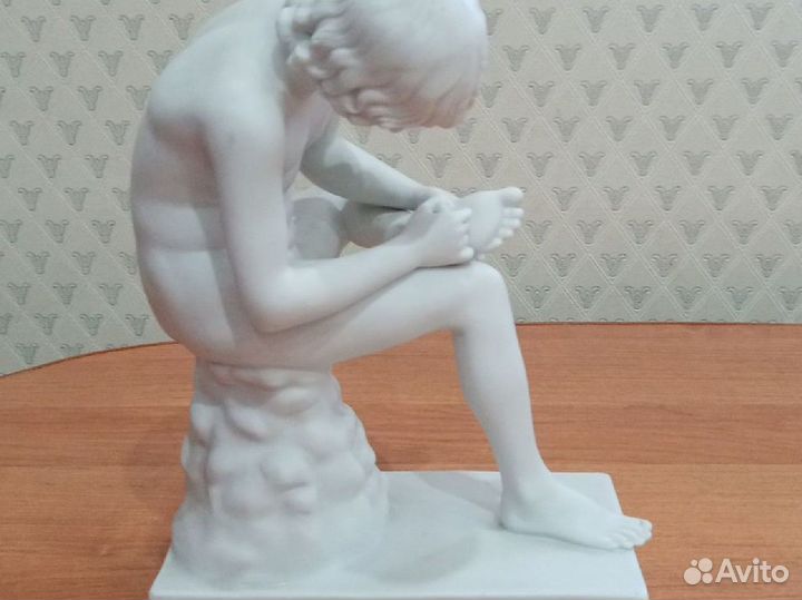 Статуэтка фарфор