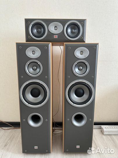 Акустические колонки jbl напольные