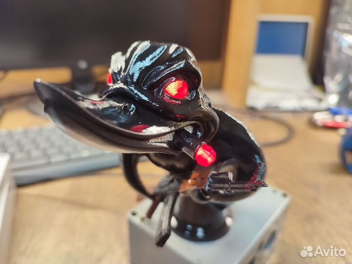 Злая утка с подсветкой глаз и пепла