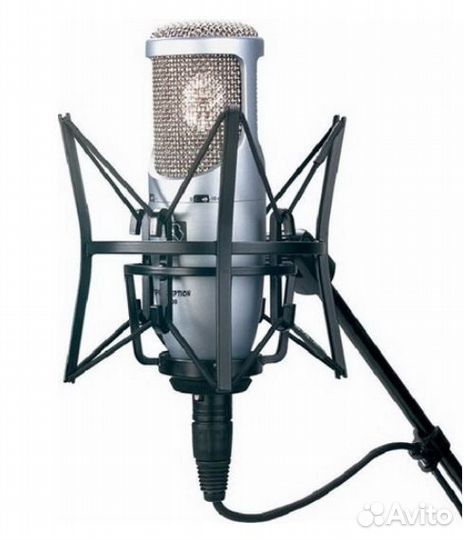 Микрофон конденсаторный AKG Perception 220