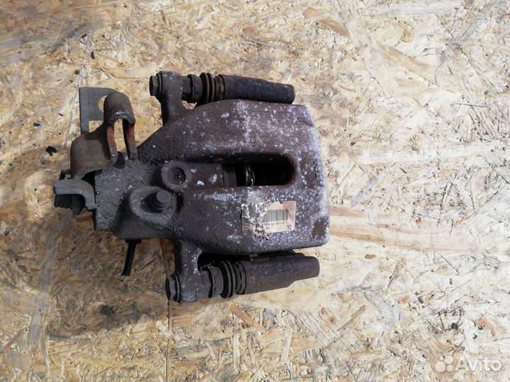 Суппорт тормозной задний левый Peugeot 3008 2013