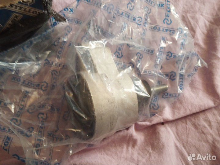 Подушка крепления двигателя Ford focus