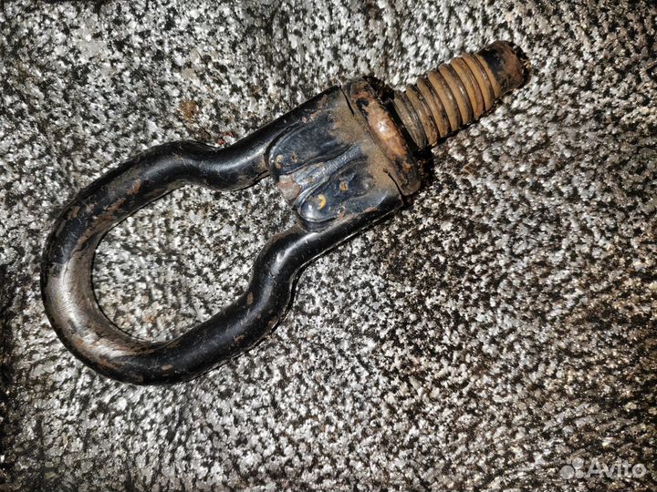 Буксировочный крюк Ford Focus II