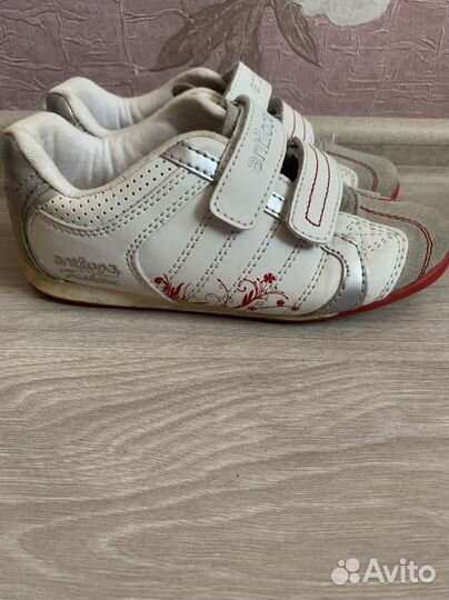 Кроссовки для девочки 30