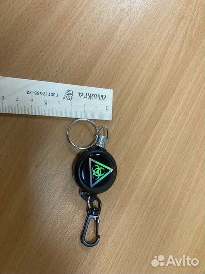 Брелок для ключей с тянучкой