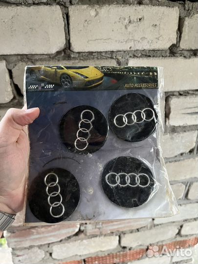 Наклейки на диски с логотипом Audi