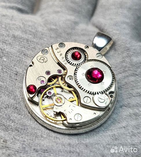 Кулон из часового механизма СССР с Сваровски